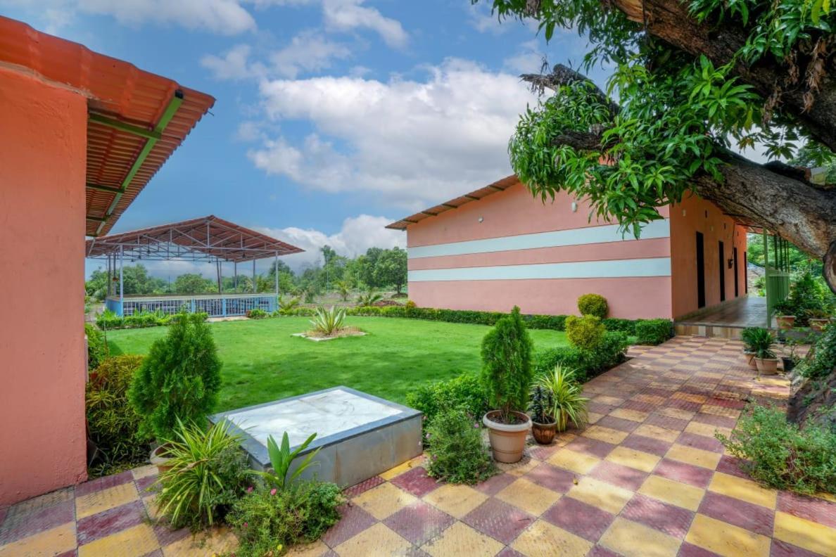 Mahalakshmi Agro Tourism Hotel Poinad Luaran gambar